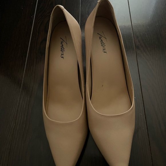 Heels - Picture 9 of 9